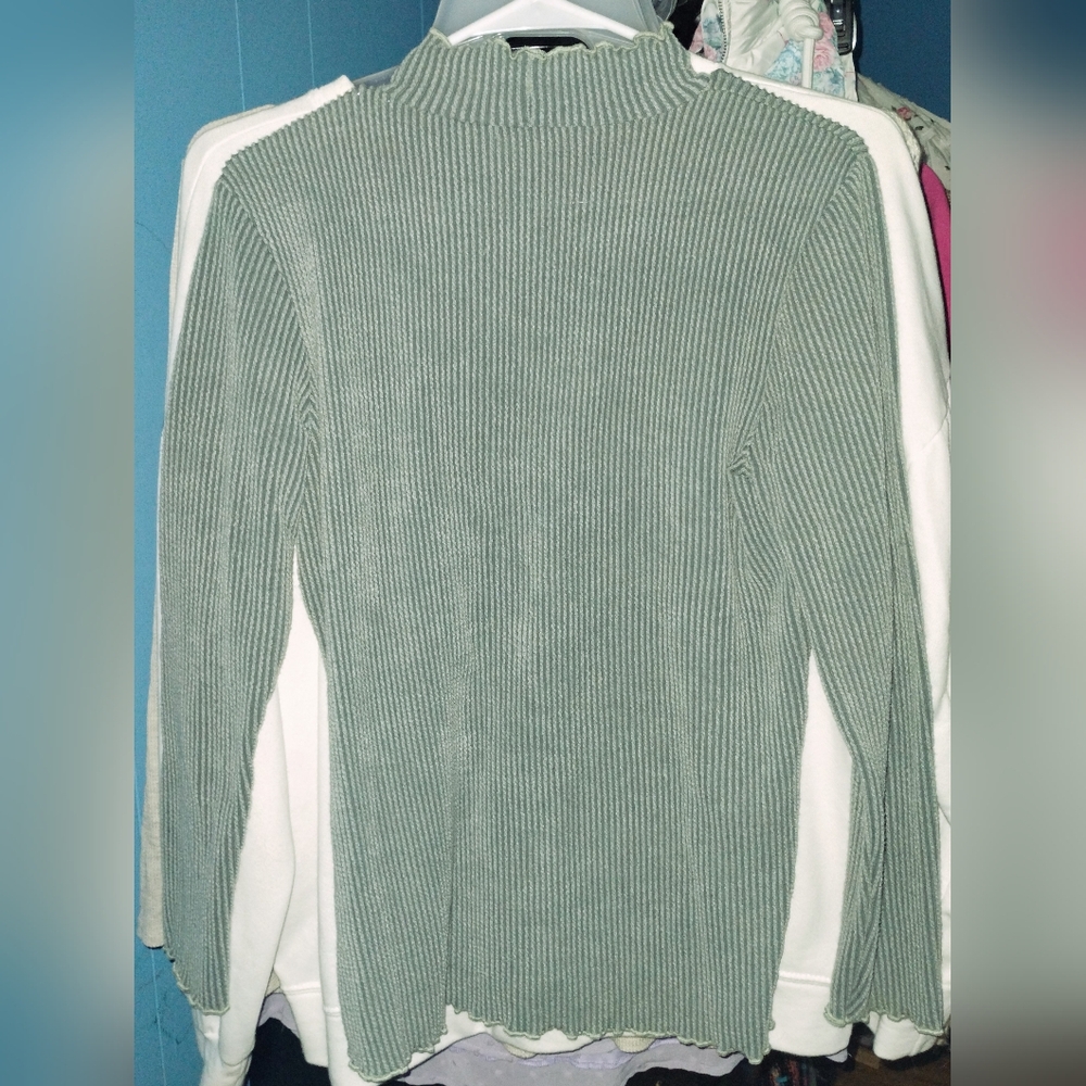 Sage Ribbed Mock-Neck Top - Picture 6 of 6